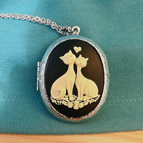 Jewelry - Locket Necklace, Silver Plated, Black Background, Ivory Colored Cats, 24" Chain